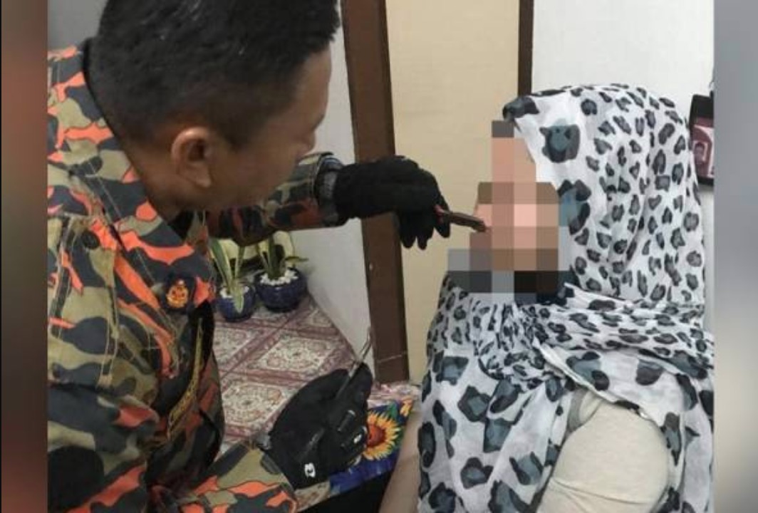 nangtime.com - Subang Tersangkut Di Hidung Dan Tak Dapat Dicabut, Wanita Terpaksa Minta Bantuan Bomba
