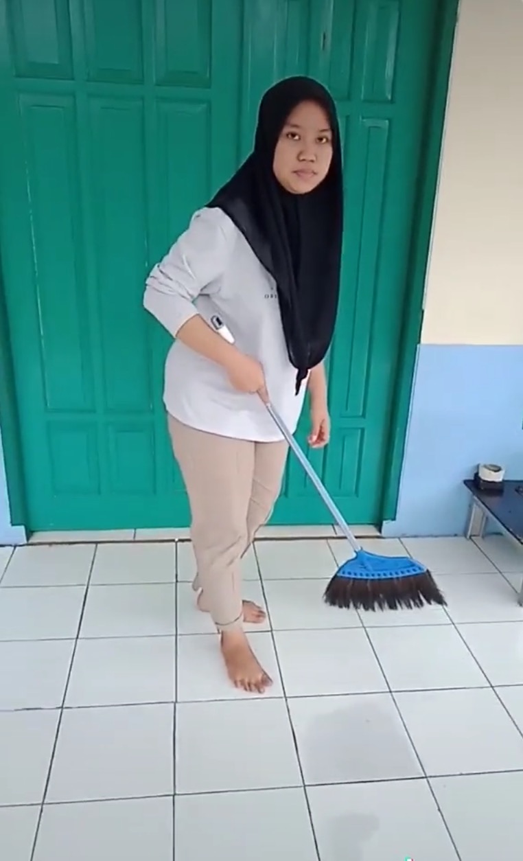 Tak Selesa Dengan Jiran Sebelah, Wanita Mahu Jual Rumah Besar Dengan Harga Kurang Dari RM300