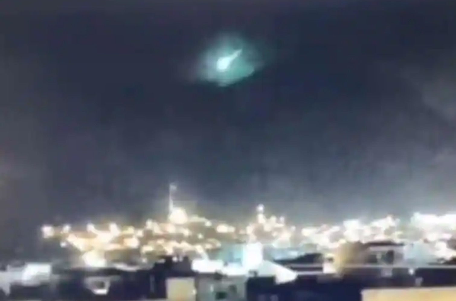 Misteri Objek Bercahaya Hijau Yang Terang Muncul Di Ruang Langit Turki, Dikaitkan UFO Yang Mendarat
